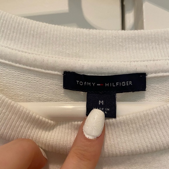 BARELY WORN white tommy hilfiger top - Picture 2 of 4